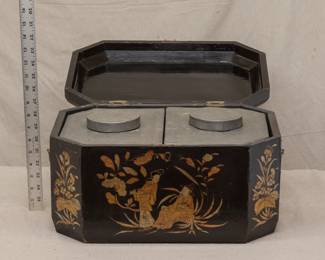 Another view of the rare large antique Chinese lacquer ware tea caddy, tea casket, 19th century, octagonal body with a domed lid. Dark lacquer painted with Chinese genre representations of tea drinking scenes, and flowers with butterflies in gold color gilt. Inside there are two tin boxes with round double lids, hallmarked with meander and tea house motifs; caddy has locking mechanism and key.