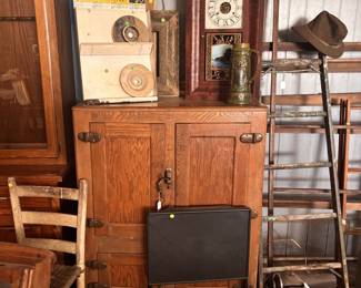 Ice box, clock 