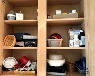 Tupperware, Measuring Cups and Dishes