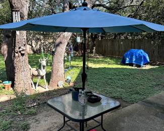 Picnic Table w/ Umbrella 
