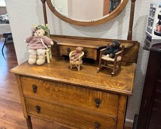Antique dresser $100