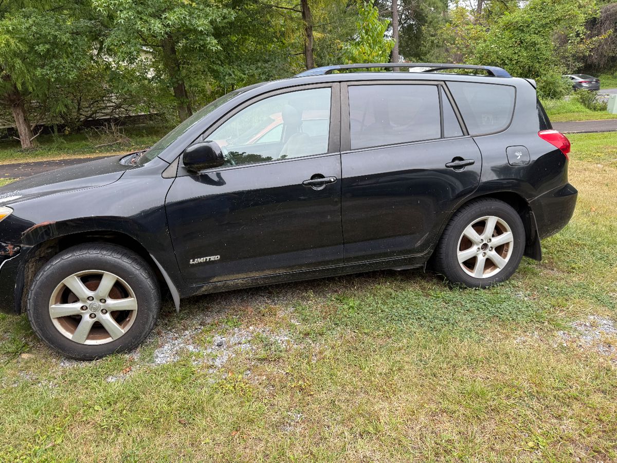 2007 Toyota Rav4-battery was taken out so an elderly person would not be able to drive. Body has some issues but ran well before battery was taken out. Have the title, will sell for cash or Venmo.