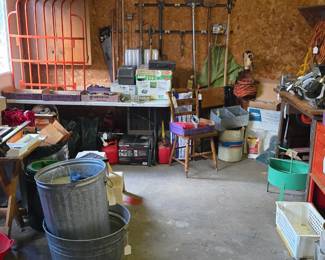 Workshop behind garage