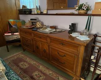Dresser, Stetson & Other Hats, Bookends