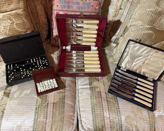 Fish Set, Knife Set, Domino's