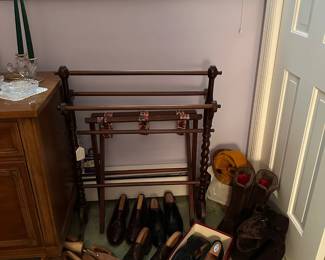 Blanket Stand, Luggage Rack, Men's Shoes, Woman's Boots