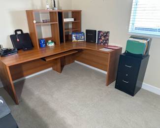 Corner desk unit