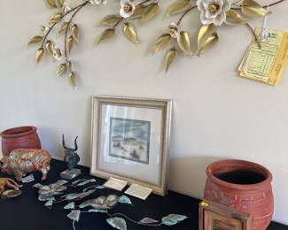 Beautiful gold & Ivory
Wall hanging