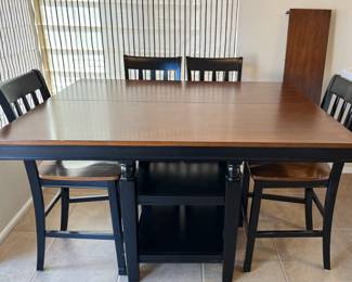 Pub Style Kitchen Table w Leaf  and 4 Chairs 
