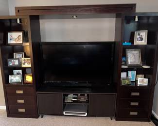 Media cabinet w/tower shelving
