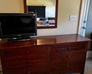 #48 Townhouse Galleries Ethan Allen Dresser w/Beveled Mirror - 65x19x32 - Mirror - 28x48 $275.00