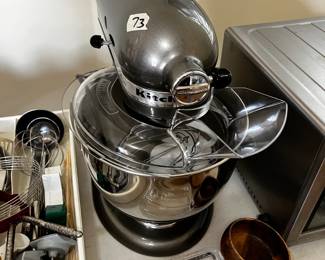 #73 Stainless Steel Kitchenaid Stand Mixer Artisian 325 Max Watts w/Bowl, 3 attachements and Shield $200.00