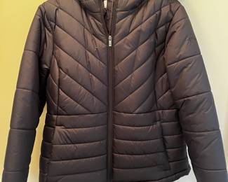 #79 Hooded Black Puffer Jacket w/faux Fur Hood - Size XL w/zippered pockets $25.00