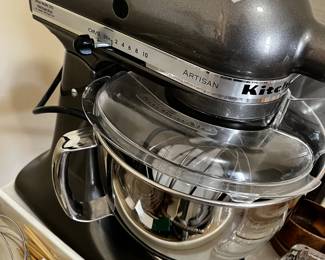 #73 Stainless Steel Kitchenaid Stand Mixer Artisian 325 Max Watts w/Bowl, 3 attachements and Shield $200.00