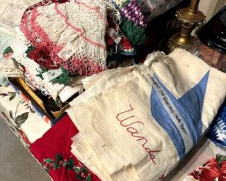 vintage linens, old friendship quilt 