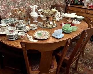 Lovely oak table and chairs, lovely wool rug