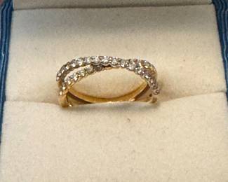 #49 - $450 - Double circle diamond ring 14kt gold size 6 from Bromberg & Co jewelers. 3.18 gr.