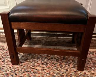 #71 - $600 - STICKLEY original spindle bench stool 15Dx15Hx19W