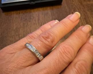 #60- $400 - 14kt white gold diam round sz 6 1/2 - 5.21gr 