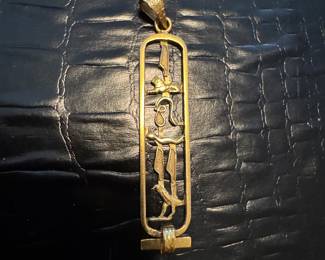 #47 - $350 - Egyptian "I Love you" cartouche 18kt gold 3.50gr 