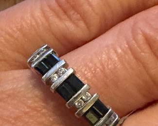 #57 - $400 - 14kt white gold with onyx & diam Sz 7- 4.94gr