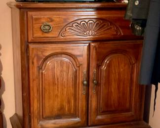 Chest of drawers