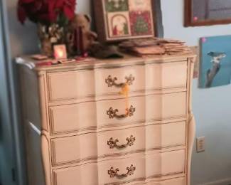 Chest of drawers