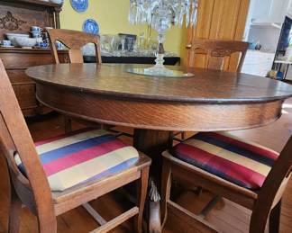 Clawfoot oak table with 4 chairs.