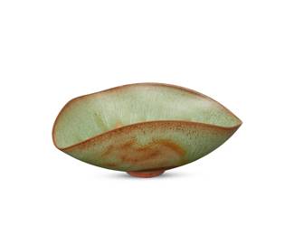 289
Gertrud and Otto Natzler (1908-1971 and 1908-2007)
A green lava glazed bowl, mid-20th century
Signed to underside: Natzler
The footed bowl with light green glaze and a biomorphic shaped rim
2.75" H x 7.125" W x 6" D
Estimate: $600 - $800