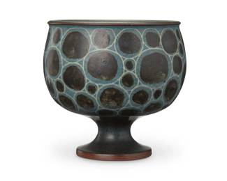 122
Harrison McIntosh (1914-2016)
A glazed stoneware footed bowl, mid-20th century
Marked to the underside with potter's chop mark: HM; further marked with paper label to the underside: Handthrown Stoneware / Harrison McIntosh / Claremont / California
With cerulean blue glaze and mishima circles
4.75" H x 5" Dia.
Estimate: $1,000 - $1,500