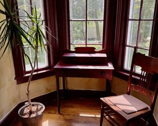 SMALL DESK, SET OF 4 CHAIRS AS SEEN, PLANT