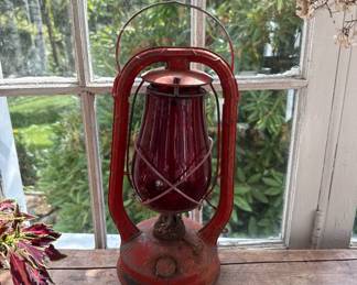 COLLECTIBLE DIETZ LANTERNS