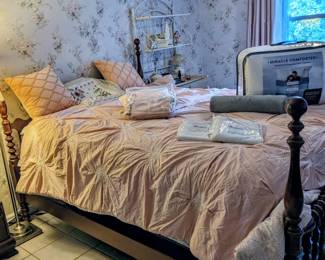 Serta adjustable bed, bedding
