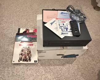 Vintage 90’s Zenith LDP510 Laser Disk Player with Original Box and all Manuals ! Works