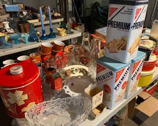 Tins, mugs, bottles 