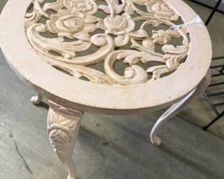 rose round table