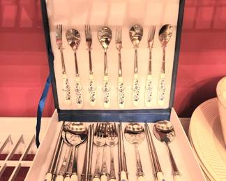 TOP MATE PORCELAIN BLUE /WHITE STAINLESS STEEL CHOPSTICKS AND SPOONS & Forks  VINTAGE 