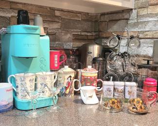 Huge  Chef's kitchen with everything
Nice blue Keurig