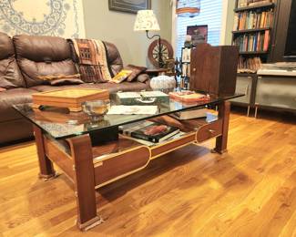 Wonderful leather sofa and beautiful high-end furniture at great prices