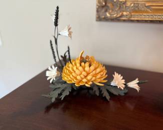 20th Century Boehm Porcelain Studio Chrysanthemum with Daisies, edition #60015, 9.5 x 12