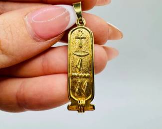 33 18KGoldEgyptianCartouchePendant125Long355g