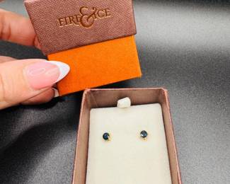 2 FireIce14KGoldSapphireStudEarrings375mmStones