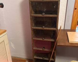 Shelving cabinet