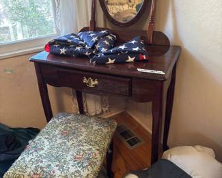Vanity Table w/ mirro and stool