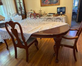 Dining Room Table and 6 Chairs