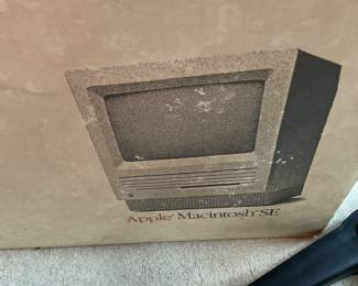 Apple MacIntosh Desk Top SE computer 