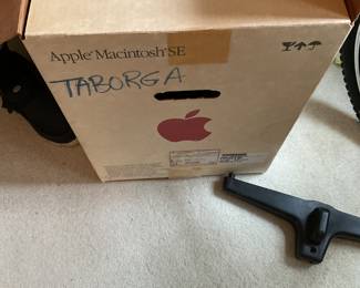 Apple MacIntosh SE Desktop computer in original box 