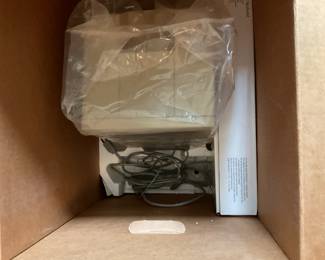 Apple MacIntosh SE Desktop computer in original box 