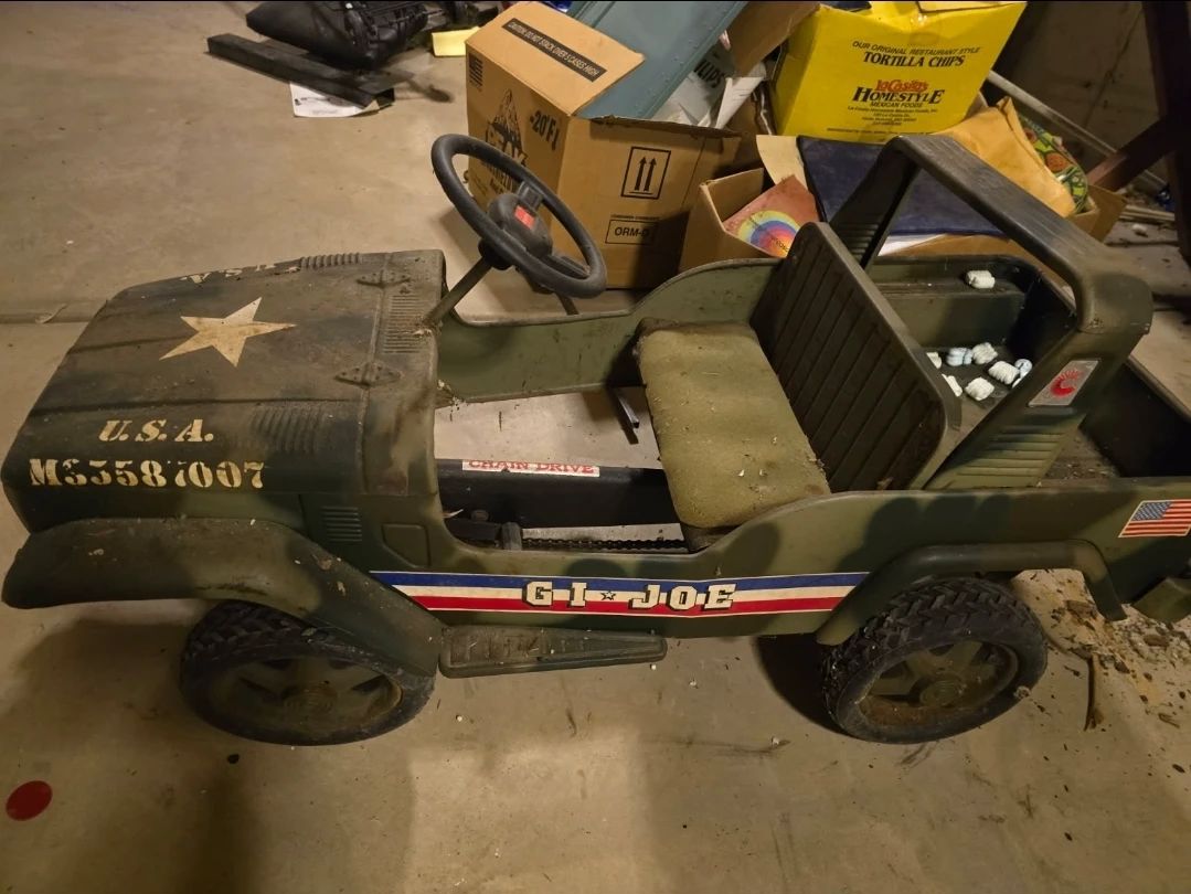 Metal vintage pedal car