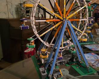 LEGO Creator Expert Ferris Wheel with minifigs